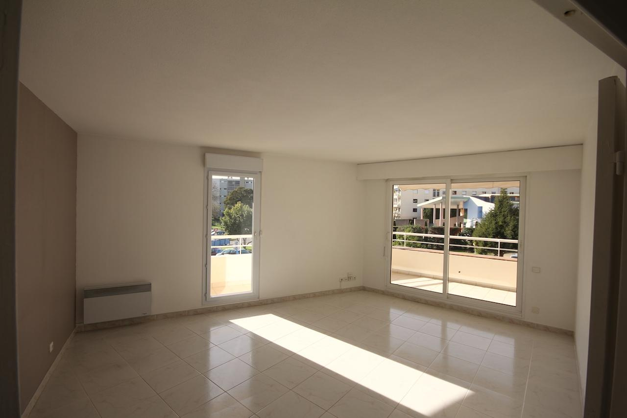 APPARTEMENT 2 PIECES DE 52 M2 MANDELIEU CENTRE